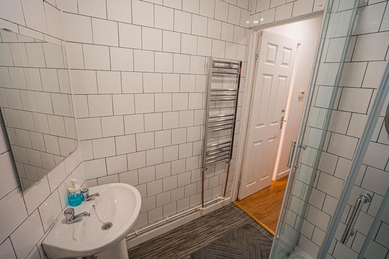 Private And Spacious 2 Bedroom House - Free Parking! Cardiff Exterior foto
